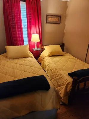 Lake Lure Mountain Bungalow - Pet Friendly.  Cozy home with fenced in yard!