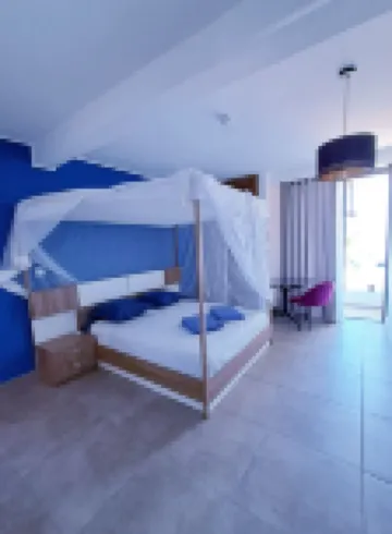 安巴託洛阿卡碼頭酒店 酒店