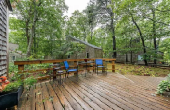 Welcome to Wellfleet! Classically Modern, Woodsy and Serene.