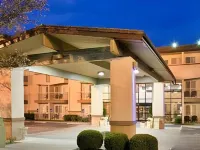 ฮอลิเดย์ อินน์ เอ็กซ์เพรส โฮเทล แอนด์ สวีทส์ แบรนสัน 76 เซ็นทรัล บาย IHG