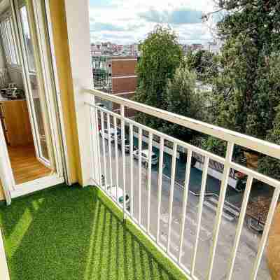 Apartment with Balcony, 4 bedrooms, space & comfort, Centre Gare Others