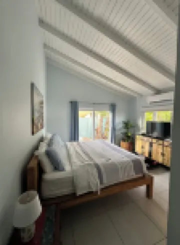 Palm trees, Private pool, Minutes from fabulous beaches.