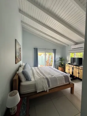 Palm trees, Private pool, Minutes from fabulous beaches.