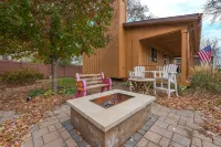 Retreat in Clear Lake, Iowa - GARAGE HANGOUT - Half block from Lake! Hotels in Clear Lake