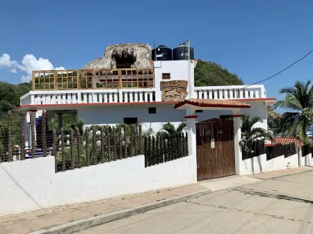 Casa El Delfin, 2nd Floor-Apt. 1 -  Estacahuite