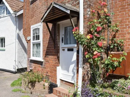 Devonshire cottage nestled in a pretty fishing village