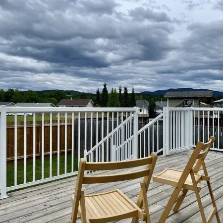 Mountain Style 4-bedroom Home near Jasper NP gate
