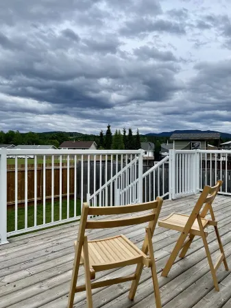 Mountain Style 4-bedroom Home near Jasper NP gate