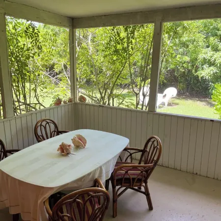 Spacious 3 Bed, 2 Bath Winter escape, near beach, includes car