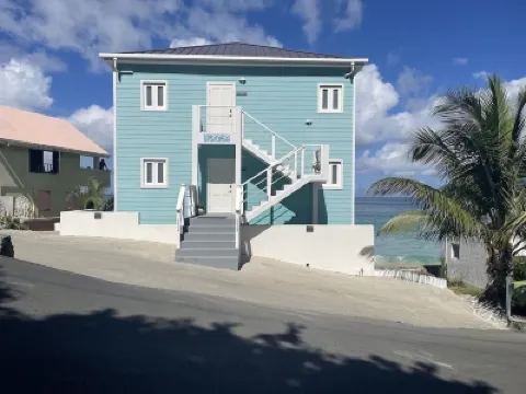 Spectacularly situated Beach Front  High Tide@ The Tides  at Little Apple Bay. Hotels in 