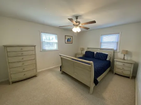 Cozy Ranch by Lake Hickory w/Patio & great Fire Pit