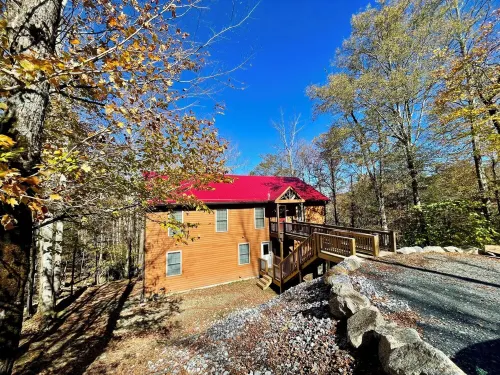 New 2 Bedroom Condo /Walk to Beech Mountain Ski Resort/Game Room/Fireplace