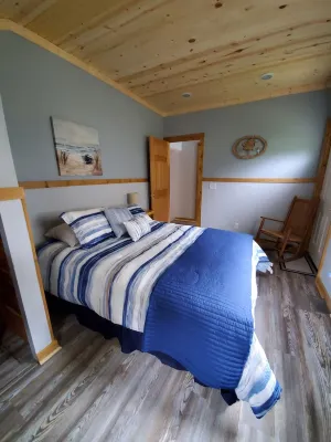 Newley renovated  3 bed room 2 bath, on Indian river with boat dock, 1,092 sq ft Hotels in Koehler Township