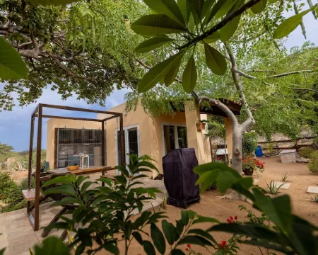 Off grid living! Enjoy and love the Nature! Hotels in Savaneta