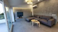 New!!! Lux apartmrnt 10min from beach. spacious, quiet, clean