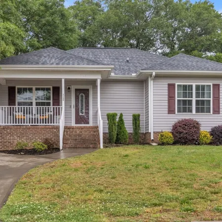 3BR - Pet-Friendly & Close to Downtown Greer