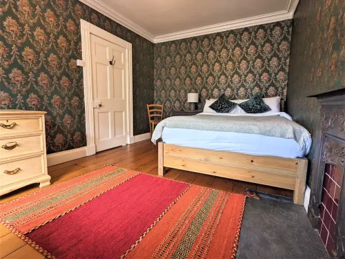 Spacious 3 bed apartment with castle view