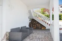 ROME - Spacious apartment in villa with pool and barbecue, 1km from the sea Hotels in Ortona