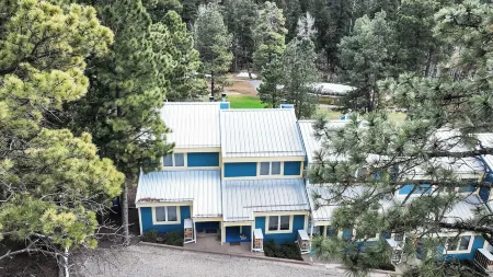 Condo on the Golf Course! Отели в г. Клаудкрофт