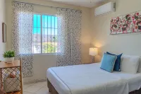 Luxury Beachside Apartment with Rooftop Terrace & Private Jacuzzi – Sleeps 6 Hotels in der Nähe von Dominicus Beach