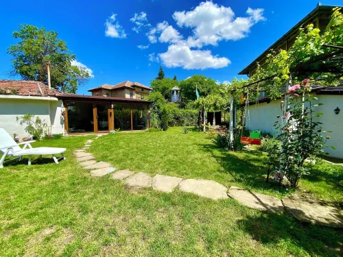 Nikola's House Hotels in Devetaki