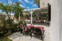 Villa dei Colori - red villa Hoteles en Isla Favignana