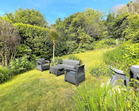 A Thatched Cottage in St Agnes very near the beach, garden, parking for 2 cars. Hotels in Saint Agnes