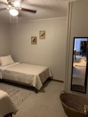 Cherry Corner Cottage-Vintage 3 Bedroom Home *instant booking*