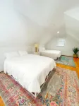 Luxe 10 guest Cottage Ski/Golf/Fire Pit/Lakes/Hike
