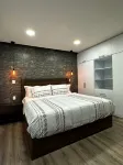 Rooftop w/ mountain view & Waterfall pool.  7min to airport -15min to downtown
