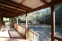 Beachy Farmhouse Cottage Hotels in Santa Rosa County