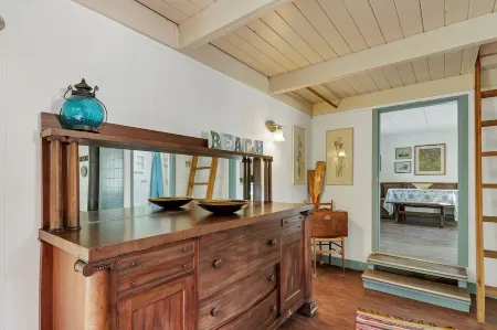 Charming Creekside Cottage in Nature with Historic Roots