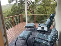 Peaceful seclusion yet minutes from downtown Austin Отели рядом с достопримечательностью «Saint Stephens Episcopal School Football Stadium»