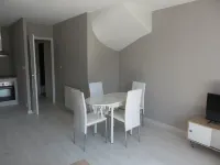 4-bed apartment ideally located 10 minutes walk from the lake