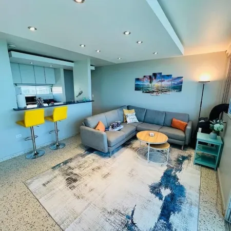 Oceanfront Oasis: Beachfront Gem and Ocean Vistas