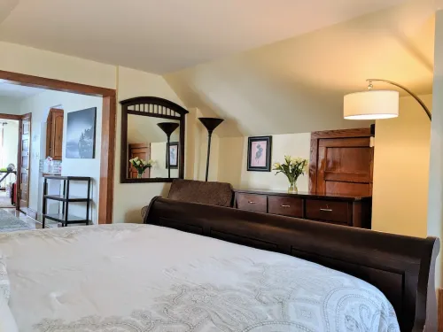 Trendy Uptown, just steps away for numerous culinary and entertainment options.