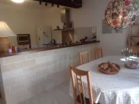 On vacation with the dog? House with enclosed garden in the center of Roquebrun.