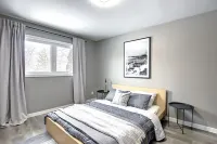 Highlands Beautiful Main Floor - 홈스테이