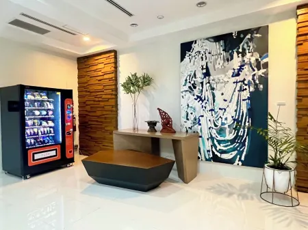 Modern deluxe studio unit  Abreeza Place, with WiFi/Netflix in Davao City Отели рядом с достопримечательностью «Университет Атенео де Давао»