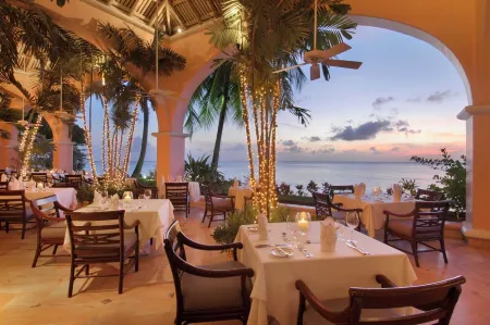 Steps to Beach, Pool, Free Beach Club Access, Ocean/Sunset Views & Spacious! Отели в г. Лоуэр Карлтон