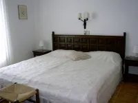 Apartment in seafront location with pool and garden with lawn,
