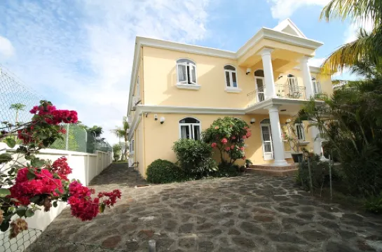 Beautiful villa not far from local beach with private fenced pool.