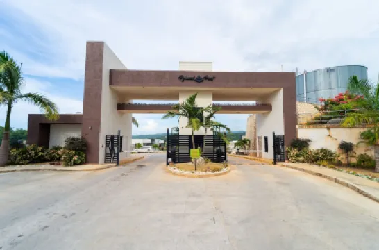 LnD Villa! Lovely gated community, 24 hrs security, amazing view, and pool Hotels in 