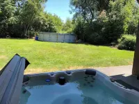 4 Bedroom Seabrook Farmhouse with Hot Tub & Swimming Pool on 8 Acre Berry Farm Hotels in Central Saanich