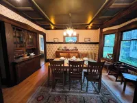 Charming 4 Bed Home 1/2 block from Ludington Park and 1 hour from Pictured Rocks