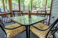 Retreat to the Lake: Vintage Appeal, Hi-Speed Fiber Optic Wi-Fi and a Pool Table Hotels in Putnam County