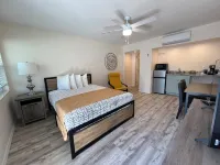 Beachside Resort Motel Hotels near Walter Fuller Complex