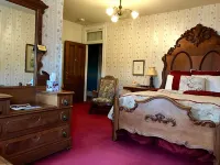 The Redstone Inn and Suites