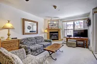 Relaxed Studio Seconds to Historic Main Street - Sleeps 4 Hotels in 
