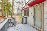 Pet-friendly Lake Retreat: Walk to Gray Lake Beach - 3-Star